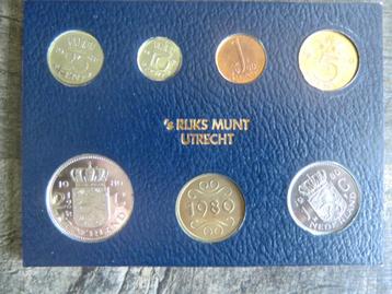 Jaarset 1980 in blauw karton met penning Rijks Munt		 beschikbaar voor biedingen