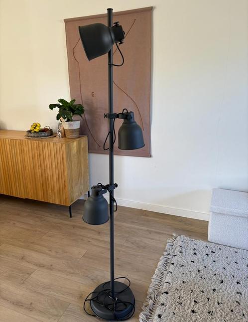 Hektar staande lamp, Huis en Inrichting, Lampen | Vloerlampen, Zo goed als nieuw, 150 tot 200 cm, Ophalen