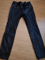 Zwarte lederlook broek, Ophalen of Verzenden, Gedragen, Maat 38/40 (M), Zwart