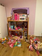 Grote poppenhuis met poppen en veel accessoires, Ophalen, Gebruikt, Poppenhuis