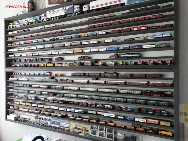 HO, N-Spoor, Vingerhoedjes. Nieuwe vitrine, wandvitrine, Hobby en Vrije tijd, Modeltreinen | H0, Nieuw, Locomotief, Gelijkstroom of Wisselstroom