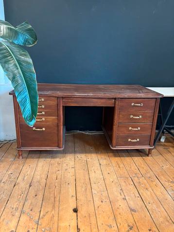 Antiek vintage midcentury bureau design beschikbaar voor biedingen