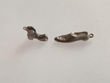 Antieke bedeltjes schoen zilver beschikbaar voor biedingen