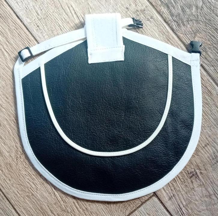 Groot zwart met wit kippenzadel voor kaal getreden hen, Dieren en Toebehoren, Pluimvee | Toebehoren, Nieuw, Drinken en Voederen