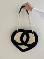 Vintage Chanel heart shaped shoulder bag., Ophalen of Verzenden, Overige kleuren, Overige merken, Leer