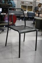 2 leuke zwarte metalen stoelen eetkamerstoelen stapelbaar