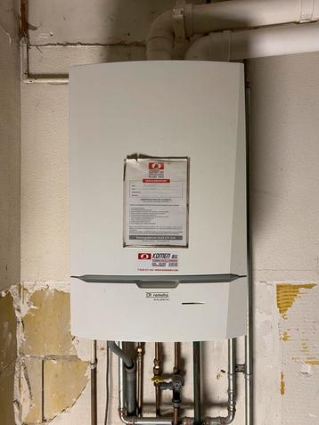 14 Radiatoren met thermosstaatkraan. beschikbaar voor biedingen