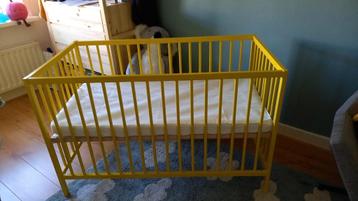 Kinder- / babykamer ledikant en vloerkleed beschikbaar voor biedingen