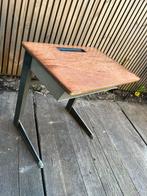 Ouderwets schoolbureautje Leo, hout, retro tafeltje, Ophalen