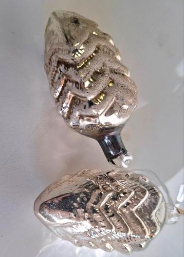 Antieke Kerst Ajeko Dennenappels Srt van 2 beschikbaar voor biedingen