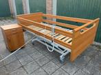 Electrisch zorgbed hoog/laag bed met nachtkastje, Diversen, Ophalen of Verzenden, Zo goed als nieuw