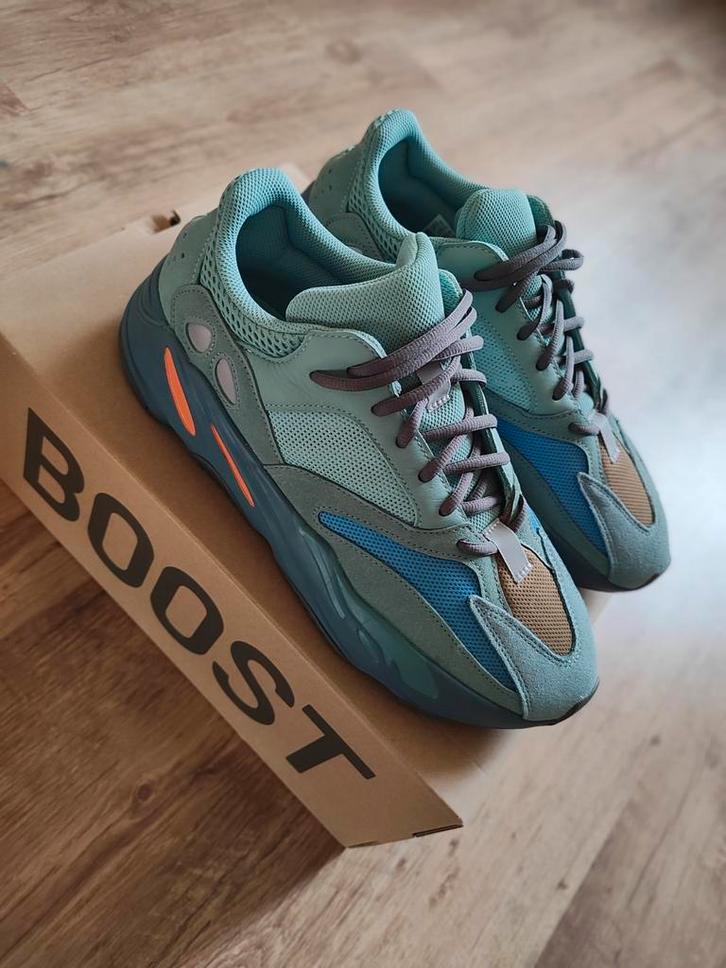 Yeezy Boost 700 Faded Azure EU46 - ZGAN, Kleding | Heren, Schoenen, Zo goed als nieuw, Sneakers of Gympen, Blauw, Ophalen of Verzenden