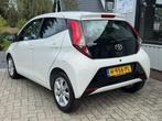 Toyota Aygo 1.0 VVT-i x-play|CARPLAY|CAMERA|LED|LM|NAP|RIJKL, Auto's, Voorwielaandrijving, Stof, Gebruikt, Euro 6