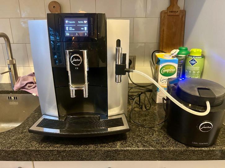 Jura E8 volautomatische koffiemachine met Cool Control, Witgoed en Apparatuur, Koffiezetapparaten, Gebruikt, Gemalen koffie, Koffiebonen