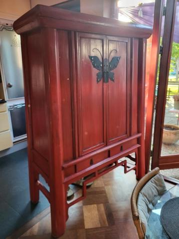 Houten kast antiek rood  beschikbaar voor biedingen