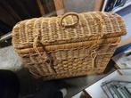 Mooie rieten mand / bruidskist met klepdeksel, groot formaat, Ophalen, Overige materialen, Minder dan 50 cm, Gebruikt