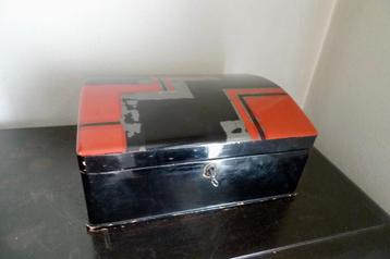Japanse lacquer art deco box, ca 1930 beschikbaar voor biedingen