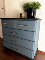 Blauwe houten ladekast met gouden handgrepen, Huis en Inrichting, Kasten | Ladekasten, Ophalen, Gebruikt, 50 tot 100 cm, Modern