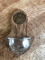 Wijwaterbakje op Houten Schild met penning moeder en kind, Antiek en Kunst, Antiek | Religie, Ophalen of Verzenden