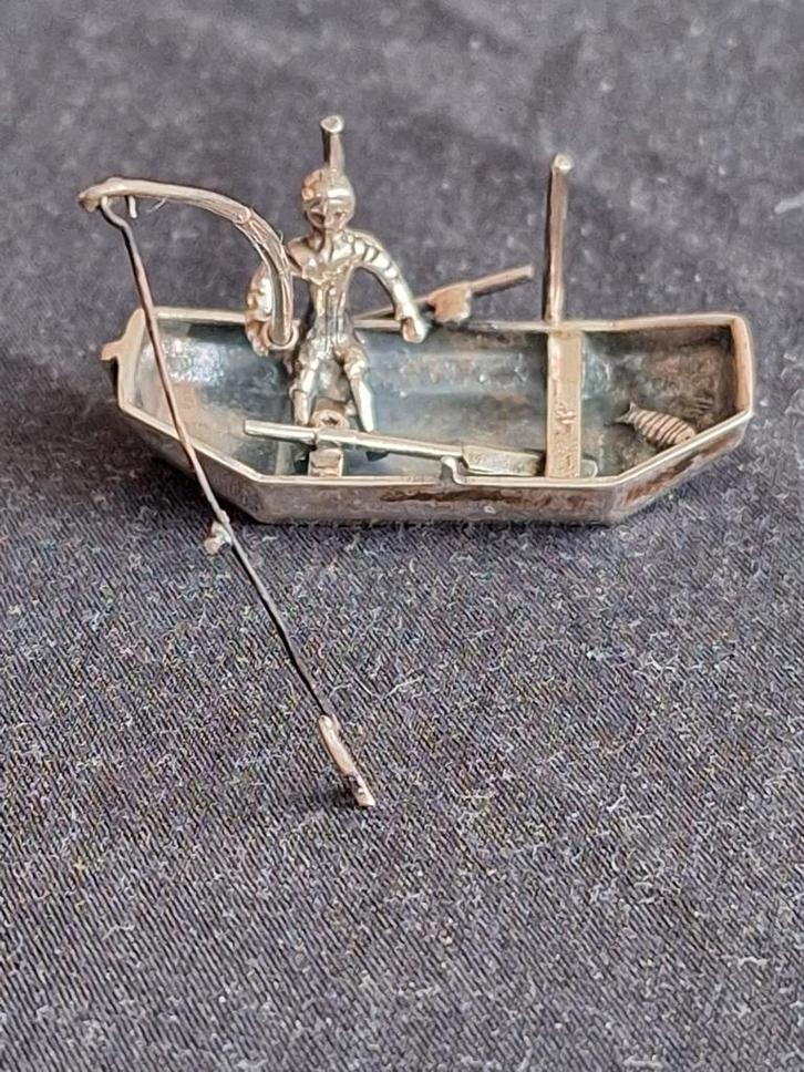 Zilveren visser in boot met hengel,gemerkt., Antiek en Kunst, Antiek | Goud en Zilver, Ophalen of Verzenden
