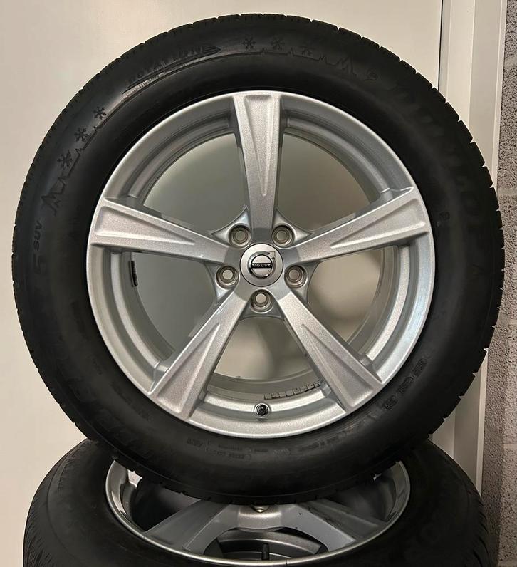 Nieuwstaat! Volvo XC90 / XC60 Velgen + Winterbanden, Auto-onderdelen, Banden en Velgen, Banden en Velgen, Winterbanden, 18 inch