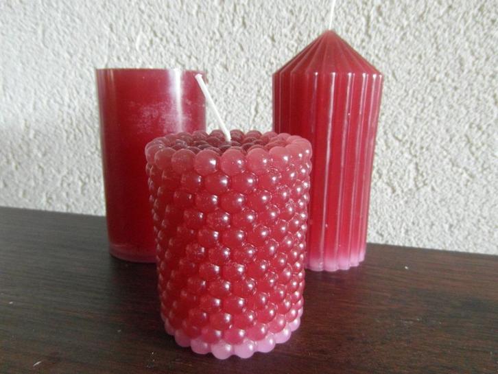 3 rode roze kaarsen met bubble Nieuw 13 cm Hoog 6 cm dik, Huis en Inrichting, Woonaccessoires | Kandelaars en Kaarsen, Nieuw, Kaars