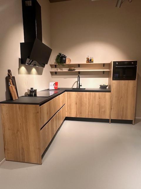 Complete Showroom Keuken, Breitner Wild Licht Eiken, Huis en Inrichting, Keuken | Complete keukens, Zo goed als nieuw, Hoekkeuken