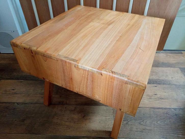 Teakhouten bijzettafeltje, Huis en Inrichting, Stoelen, Gebruikt, Twee, Hout, Bruin, Ophalen