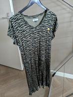 Te koop tijger groene jurk maat m, Maat 38/40 (M), Ophalen of Verzenden, Zo goed als nieuw, Knielengte