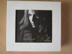 CELINE DION = D'ELLES ====== CD + DVD + 2 BOEKJES IN BOX, Verzenden, 2000 tot heden, Zo goed als nieuw, Boxset