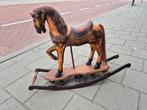 Groot oud houten hobbelpaard, Ophalen