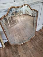 Zeer oude spiegel, geëtst met houten lijst Frans
