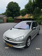 Peugeot 206 1.4 5D 2006 Grijs, Auto's, Peugeot, Voorwielaandrijving, 4 cilinders, Origineel Nederlands, Particulier