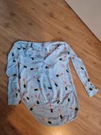 Blouse met lippenstift print, Maat 38/40 (M), Blauw, Ophalen of Verzenden, Onbekend