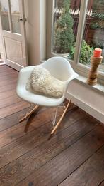 Schommelstoeltje namaak Eames, Huis en Inrichting, Stoelen, Ophalen, Kunststof, Gebruikt, Wit