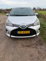 Toyota Yaris 1.5 hybrid 2016 automaat, Auto's, Zwart, 4 cilinders, 1070 kg, Yaris