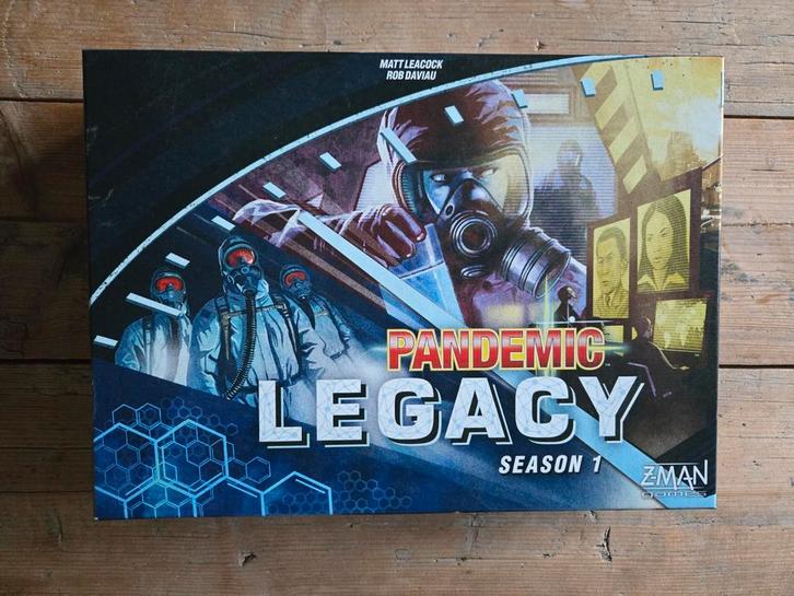Pandemic Legacy: Season 1 - Bordspel, Hobby en Vrije tijd, Gezelschapsspellen | Bordspellen, Zo goed als nieuw, Een of twee spelers