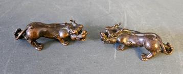 Een Pixiu-beeldjes. beschikbaar voor biedingen