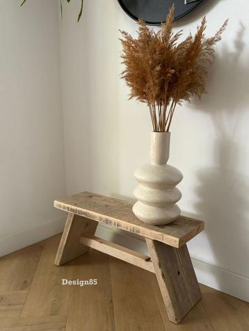 Krukje van oud steigerhout beschikbaar voor biedingen