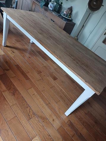 Eet tafel 2.20 m x 1 m beschikbaar voor biedingen