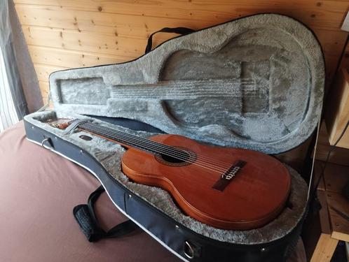 Alhambra 4P Klassieke Spaanse Gitaar (met gitaarkoffer), Muziek en Instrumenten, Snaarinstrumenten | Gitaren | Akoestisch, Gebruikt