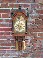 Friese staartklok, eiken kast met pinakels, Schippertje., Antiek en Kunst, Antiek | Klokken, Ophalen of Verzenden