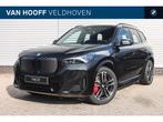 BMW iX1 xDrive30 M Sport / Sportstoelen / Achteruitrijcamera, Auto's, BMW, Automaat, Metallic lak, Zwart, Zwart