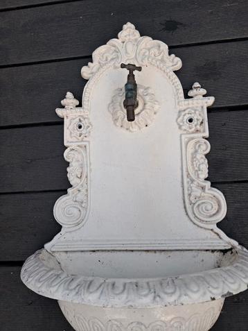 Tuinfontein ijzer 82 bij 44 ongeveer  beschikbaar voor biedingen