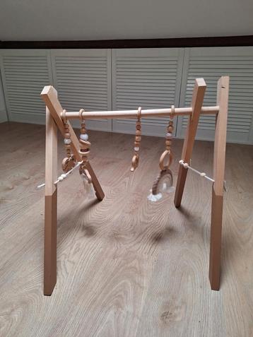 Houten Babygym met Hangers beschikbaar voor biedingen