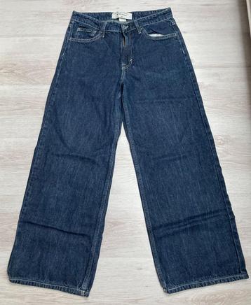 Prachtige donkerblauwe jeans , maatje 36 beschikbaar voor biedingen