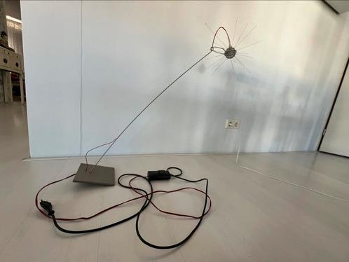 MOZZKITO design lamp / Ingo Maurer, Huis en Inrichting, Lampen | Tafellampen, Zo goed als nieuw, 75 cm of meer, Metaal, Ophalen