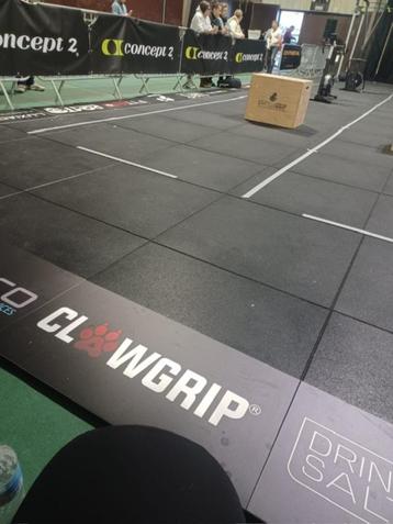 FIT PRO 100x100x2 Rubber cross fit sportvloer tegel gebruikt beschikbaar voor biedingen