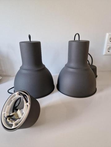 Plafondlampen beschikbaar voor biedingen