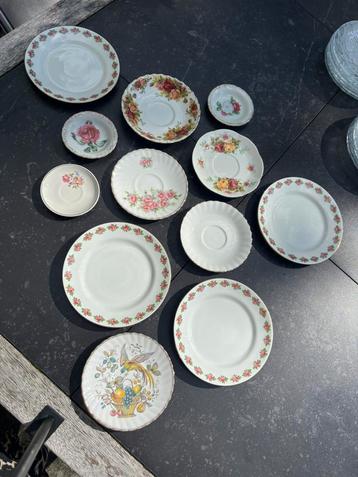 Porseleinen bordjes bloem goud,vintage,zgan beschikbaar voor biedingen